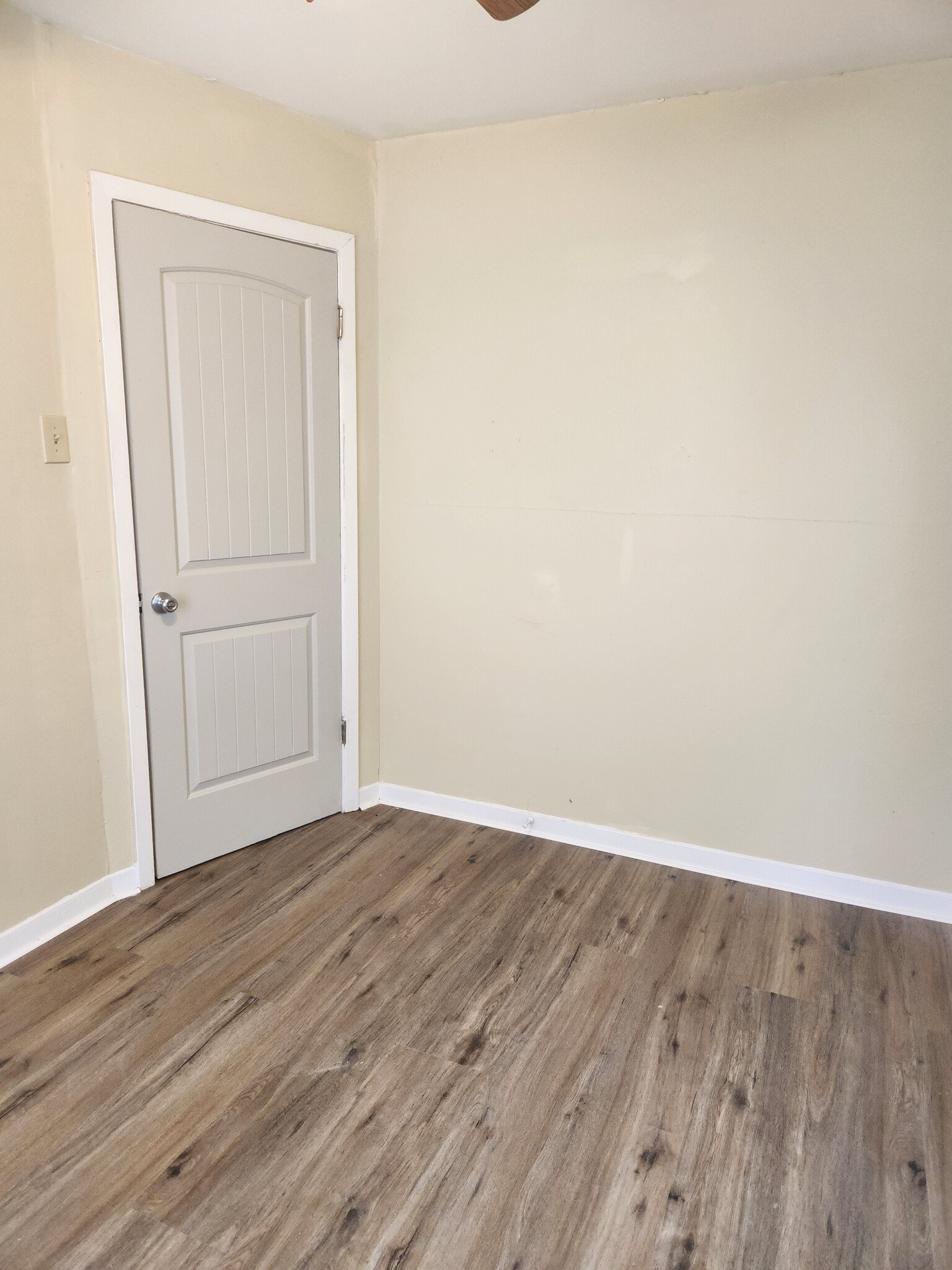 Bedroom 3/ Flex Space - 608 Campbell St