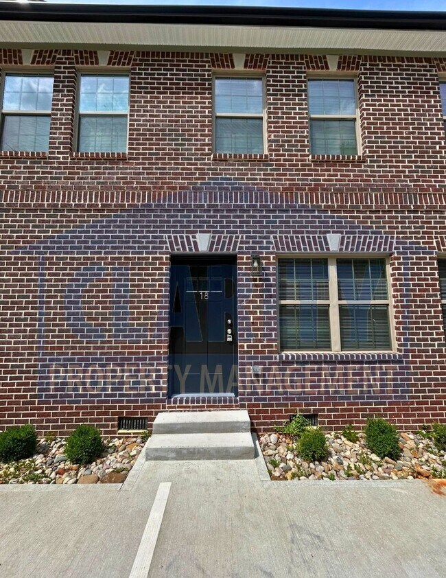 Building Photo - Two-bedroom Townhome!