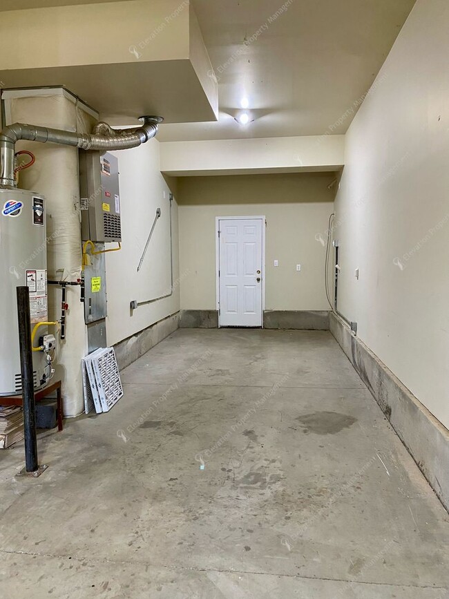 Building Photo - Spacious Corner Home in Prime SW Bend Location – Steps from the Deschutes River Trail