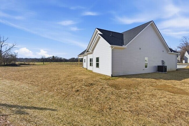 Building Photo - Brand New Home in Old Hickory - Golf Course Views - Pet Friendly