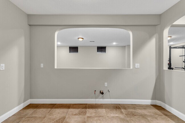 Building Photo - 345 Kenilworth Rd