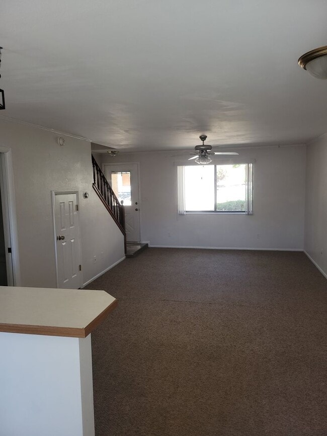 Building Photo - Charming 2 bedroom, 1.5 bathroom