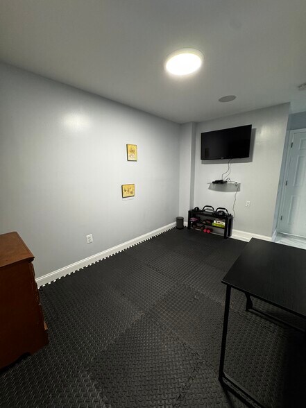 Living/Office Space - 6164 Deer Ridge Trl