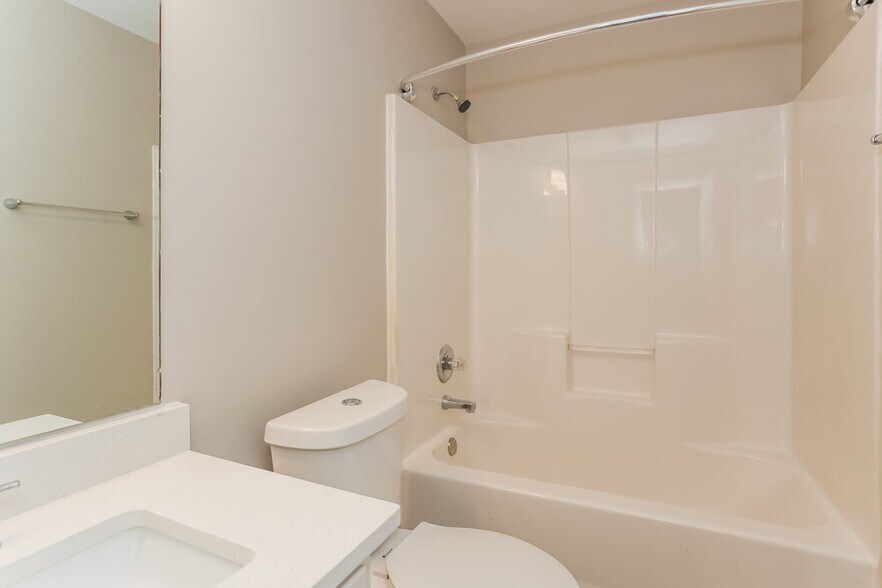 Building Photo - 5701 Castlebrook Dr