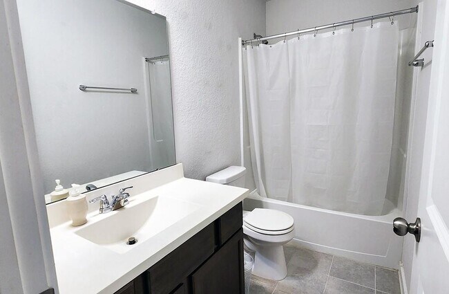 Building Photo - 16342 Rockdale Landing Dr