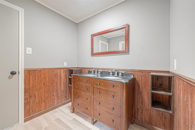 Building Photo - 1015 Sugar Lakes Dr