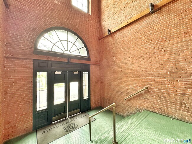 Building Photo - 25 Grand St