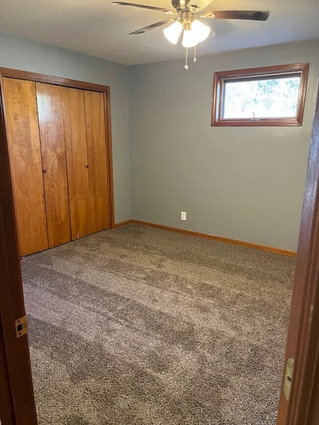 Building Photo - Beautiful Hobby Farm on 10 Acres!