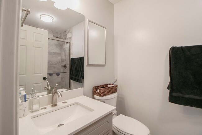 Building Photo - 260 Windmeade Cir