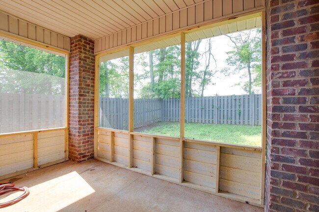 Building Photo - 150 Shrewsberry Dr