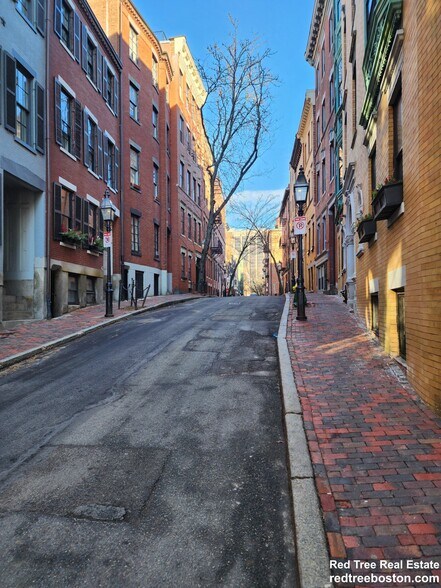 Building Photo - 108 Myrtle St