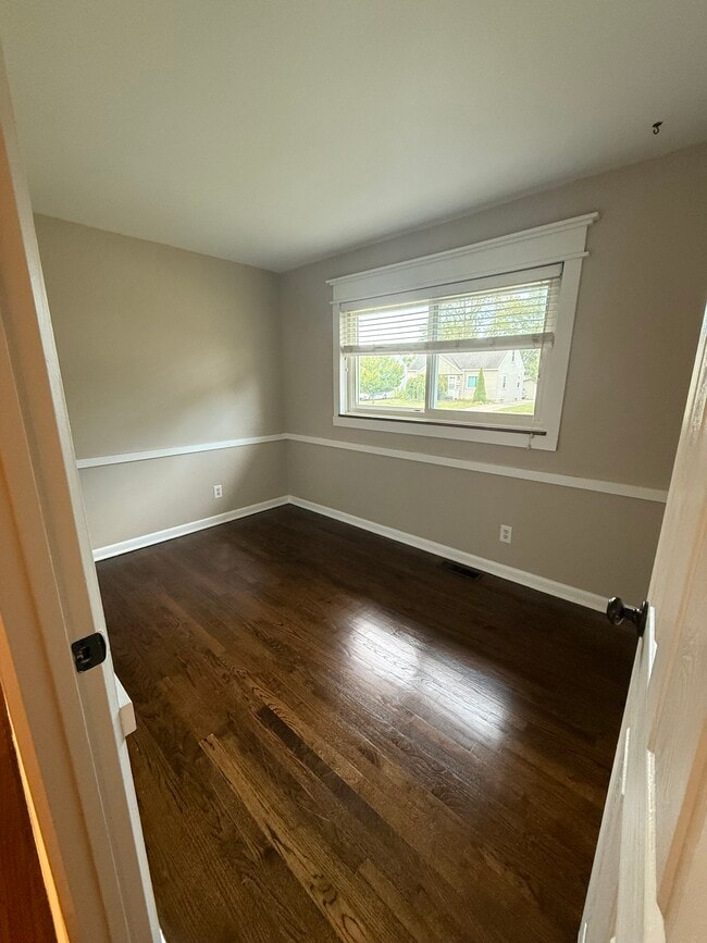 Building Photo - 4291 Beechgrove Dr