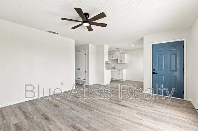 Building Photo - 8137 Foxfire Ln