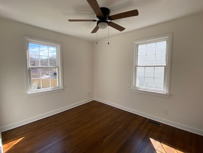 Building Photo - Updated Three bedroom Westover Hills Home Available immediately!