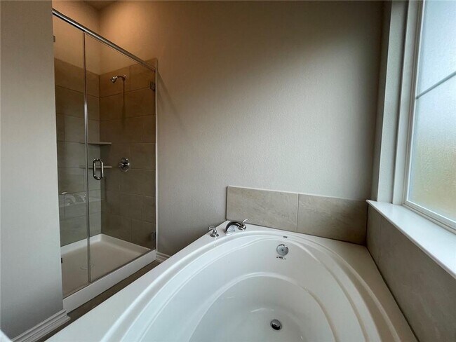 Building Photo - 806 Hollyhock Dr