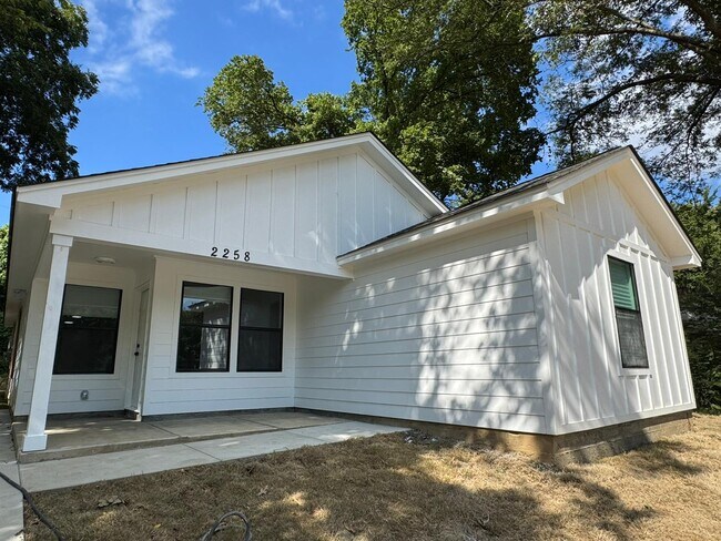 Building Photo - 2258 Zanone Ave