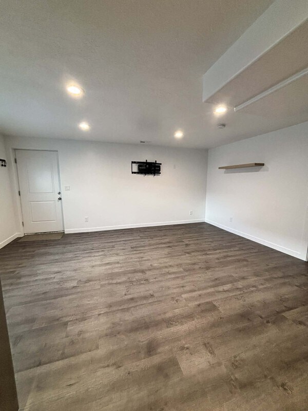 Building Photo - 4747 N Mount Nebo Dr