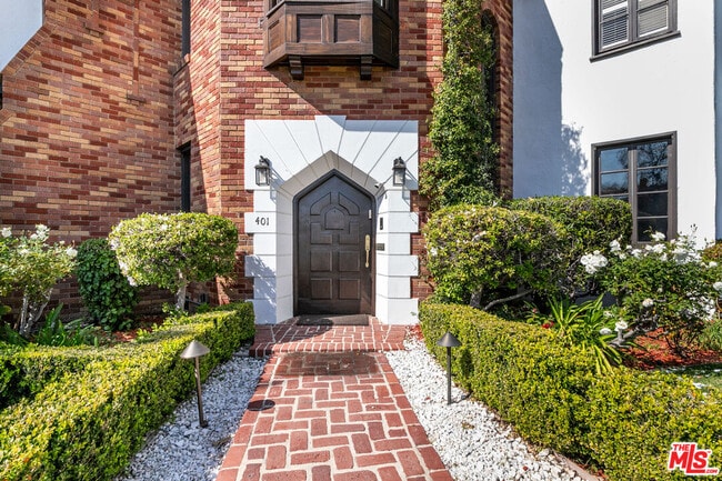 Building Photo - 401 N McCadden Pl