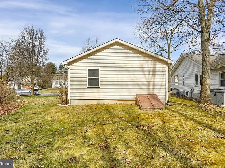 Building Photo - 288 Ghaner Dr