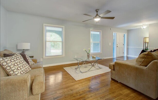 Building Photo - 403 Fairington Dr