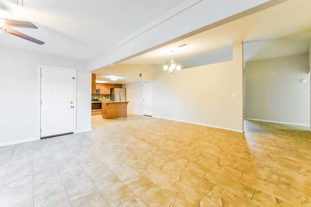 Building Photo - 2641 E Isabella Ave