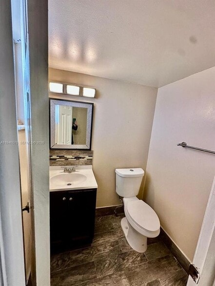 Building Photo - 2903 N Miami Beach Blvd