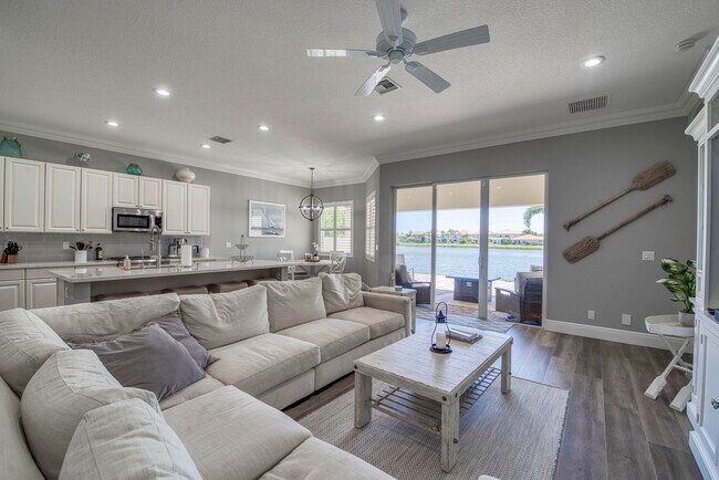 Building Photo - 12476 Aviles Cir