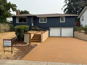 Building Photo - Beautiful Four Bedroom Home in South Salem with Large Backyard and New Paver Patio!