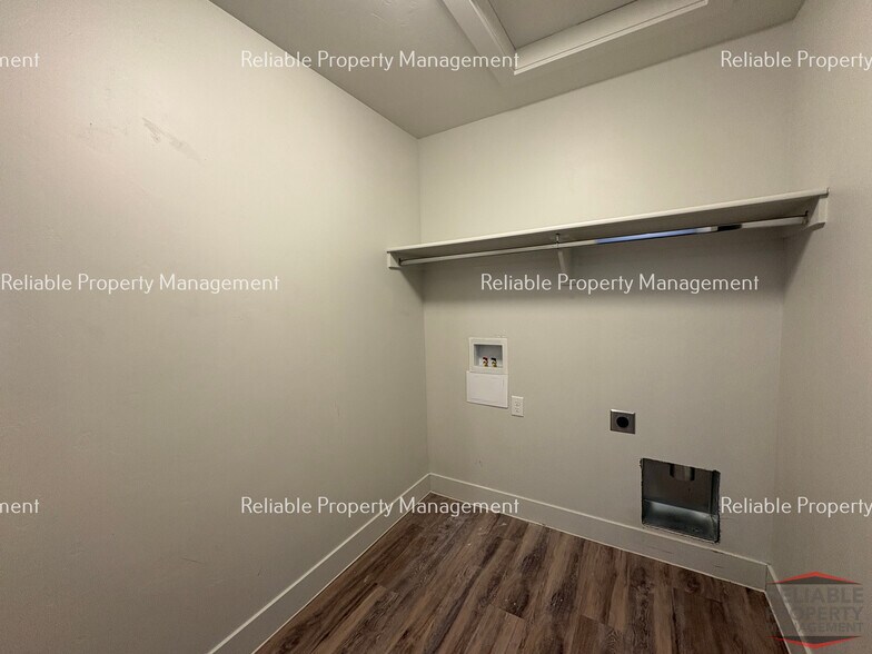 Building Photo - 148 S Emery Ln