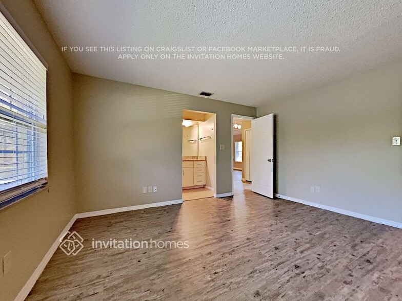 Building Photo - 439 Meander Dr N