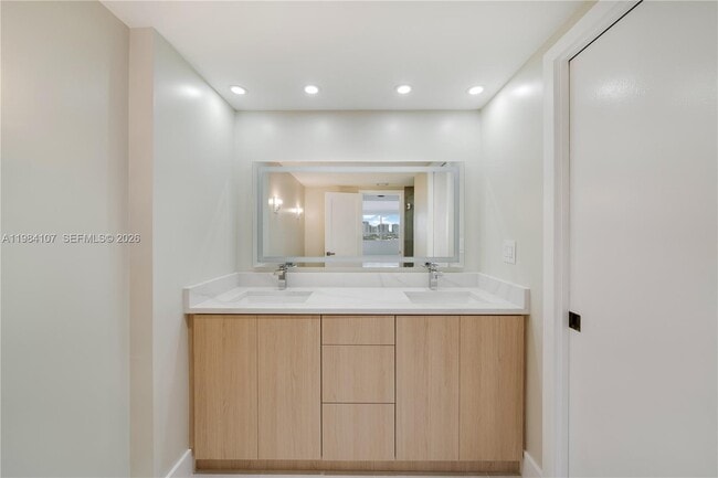 Building Photo - 1 Grove Isle Dr