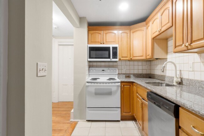 Building Photo - 167 Beacon St