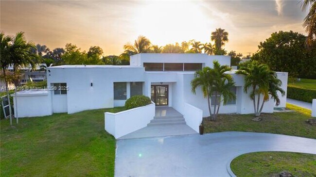 Primary Photo - 290 NW 125th Ave