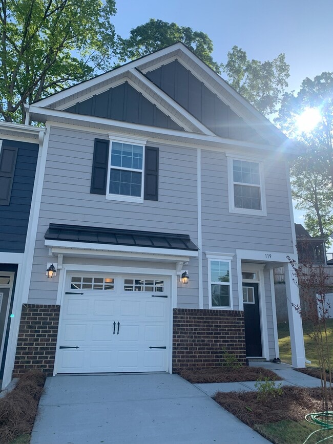 Building Photo - 400 Trailblazer Dr