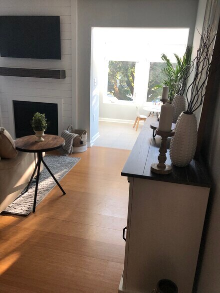 entrance to sun room - 264 Alexandra Dr