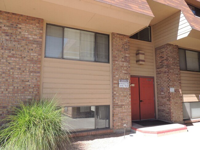 Building Photo - 1140 Walnut Ave