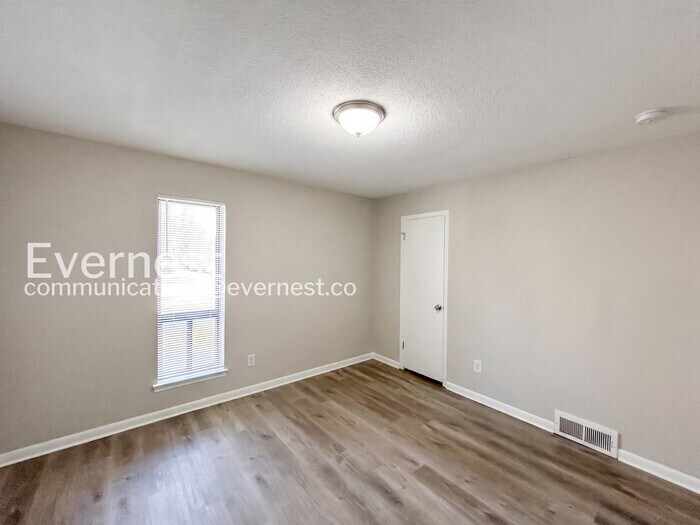 Building Photo - 3333 Leschallas Dr
