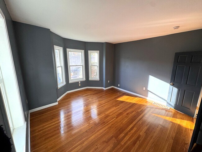 Building Photo - 37 Homer Ave