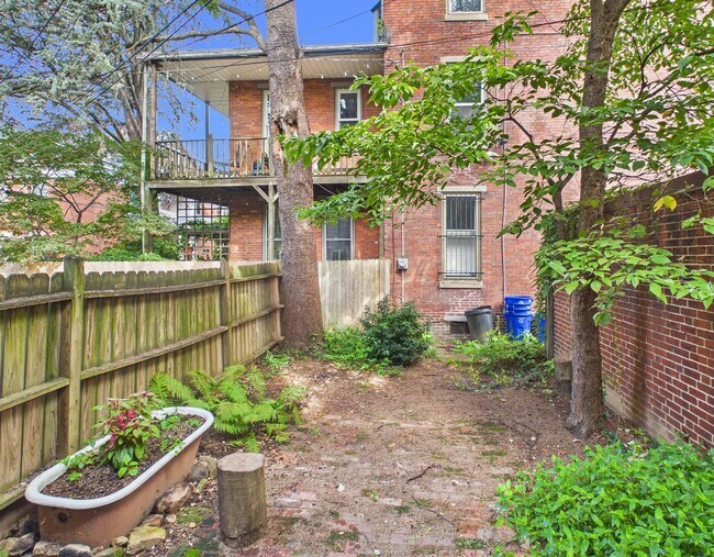 Building Photo - 204 Hamilton St