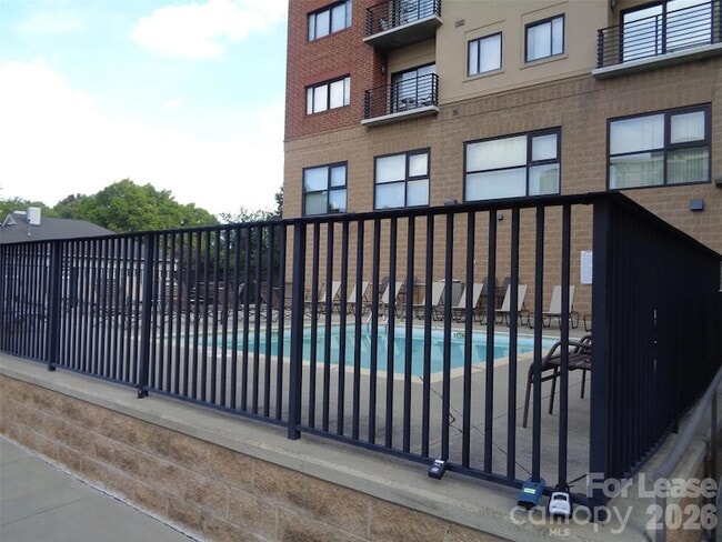 Building Photo - 715 N Church St