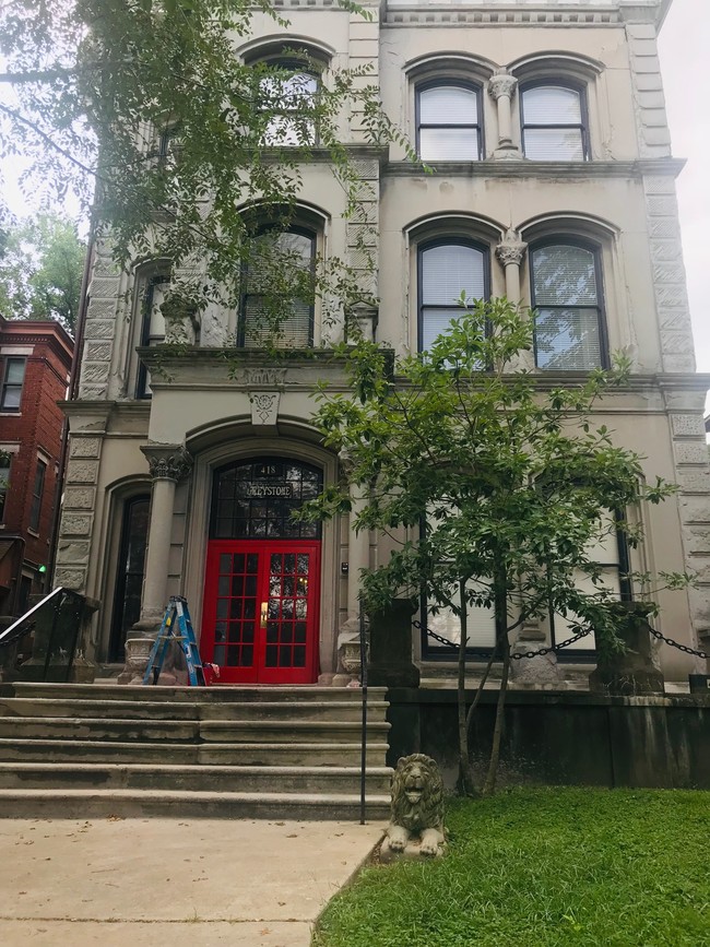 Primary Photo - 418 W Ormsby Ave