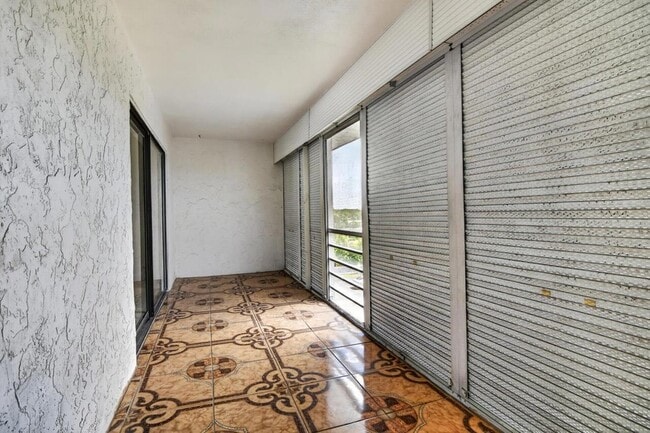 Building Photo - 4140 NW 44th Ave