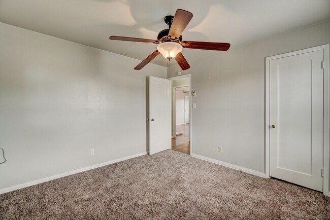 Building Photo - 2 Bed 1 Bath Duplex in MWC