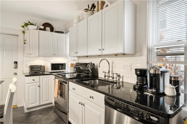 Building Photo - 33-35 Marsh St