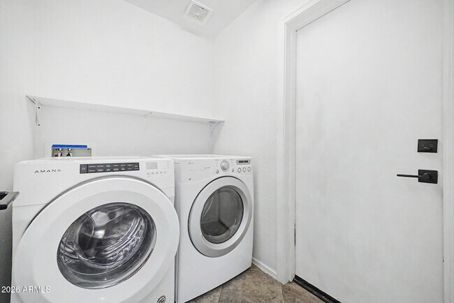 Building Photo - 16110 W Vale Dr