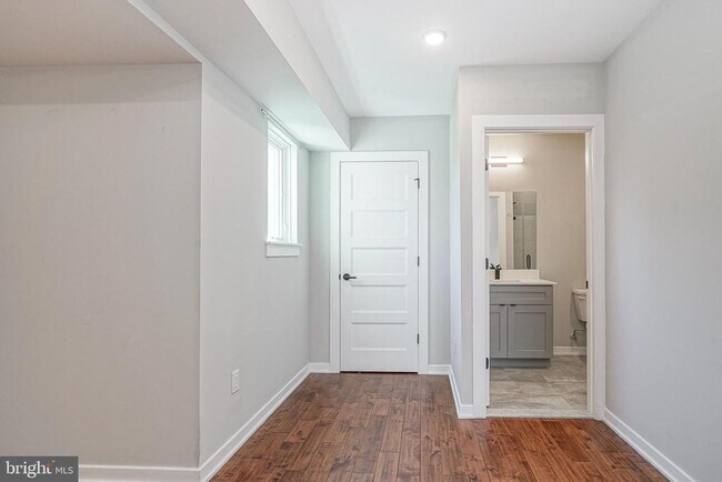 Building Photo - 1710 Cambridge St