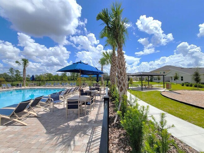 Building Photo - 241 Bogey Dr