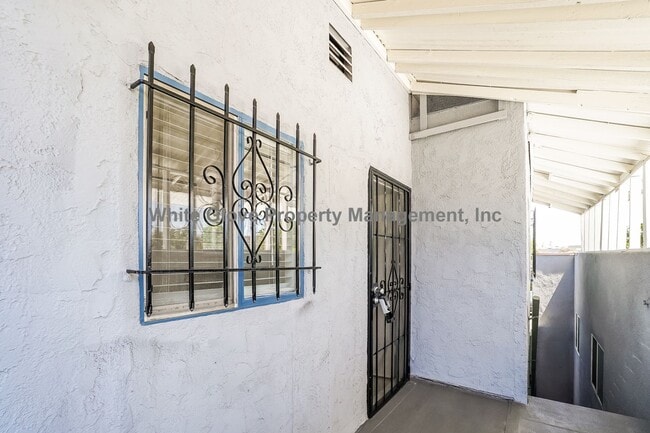 Building Photo - Charming Upstairs One Bedroom Apartment