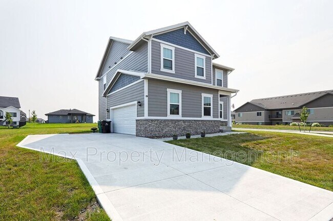 Building Photo - 2302 SW 23rd St