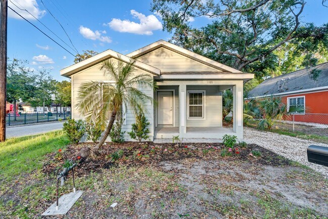 Building Photo - Charming Bungalow Across from Love Park – ...